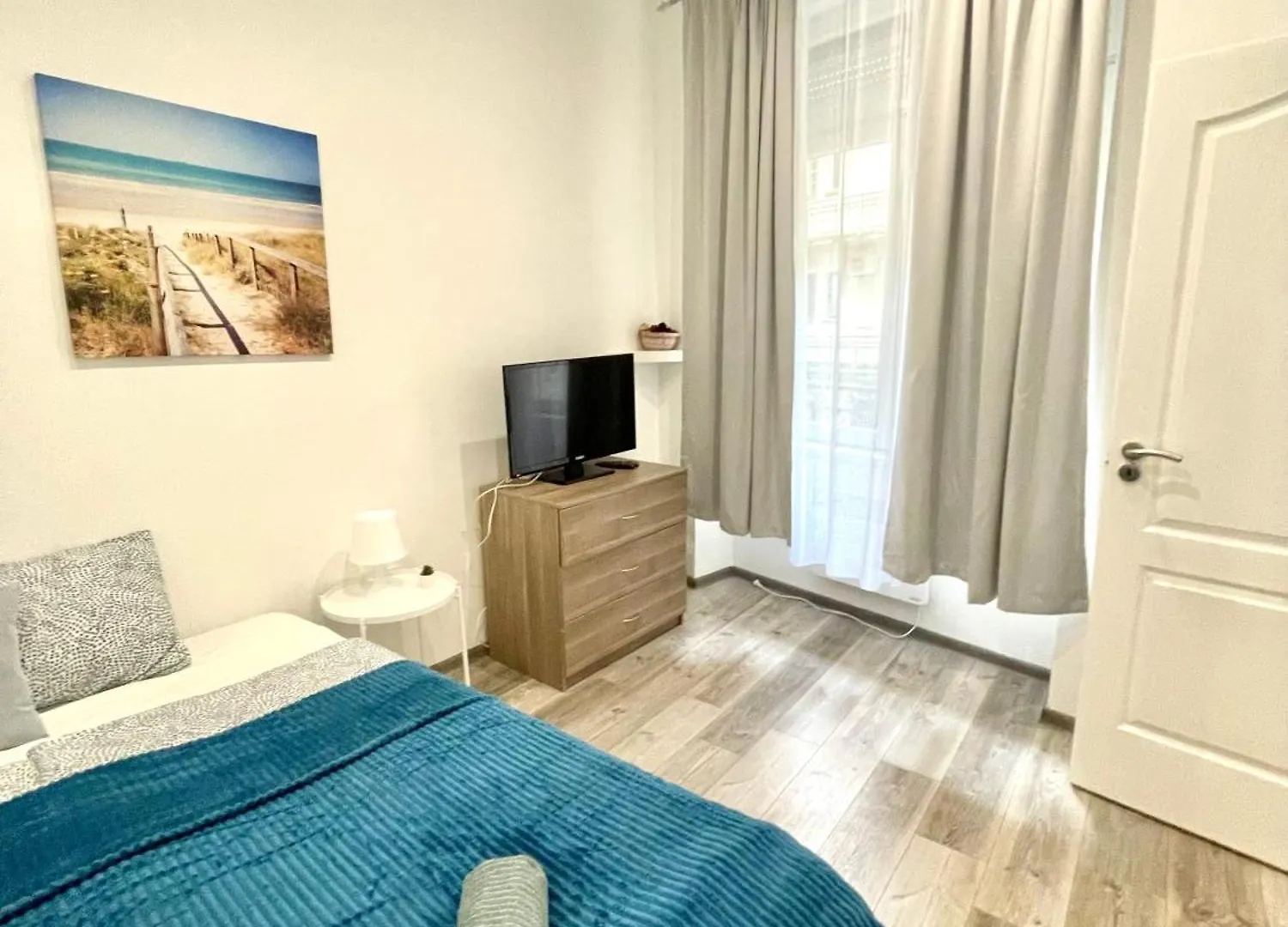 Relax Home With 2 Bedroom, 2 Bathroom For 6 People In The City Centre Free Coffee Budapest 0*,  Hungary
