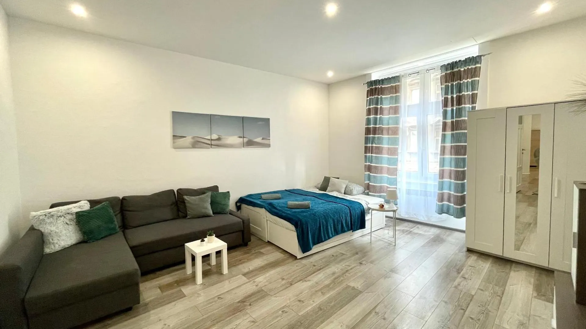 Relax Home With 2 Bedroom, 2 Bathroom For 6 People In The City Centre Free Coffee Budapest Apartment